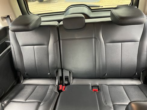 Used 2024 Ford Expedition XLT image 25