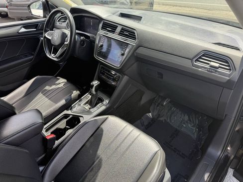 Used 2022 Volkswagen Tiguan SE FWD image 18