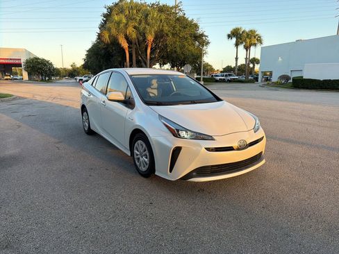 Used 2021 Toyota Prius LE FWD image 7