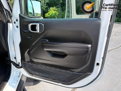 Certified 2021 Jeep Gladiator Rubicon AWD/4WD image 44