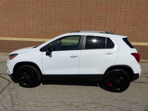 Used 2021 Chevrolet Trax LT w/ Redline Edition AWD/4WD image 5