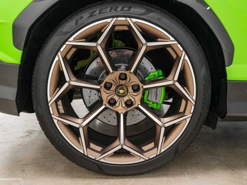 Used 2024 Lamborghini Urus Performante AWD/4WD image 8