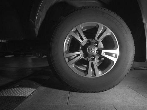 Used 2019 Toyota Tacoma TRD Sport AWD/4WD image 14