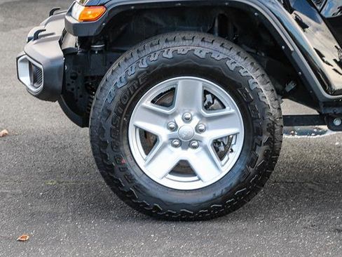 Used 2023 Jeep Gladiator Sport image 9