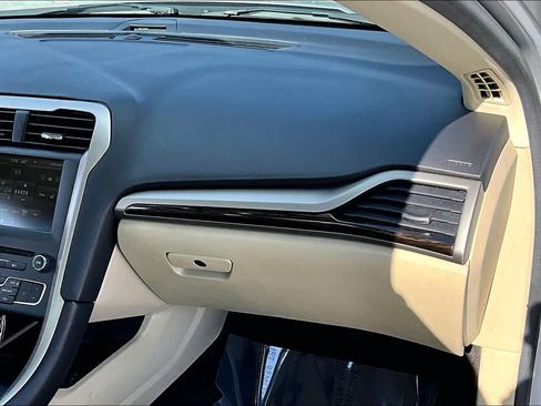 Used 2016 Ford Fusion SE w/ Equipment Group 202A image 18