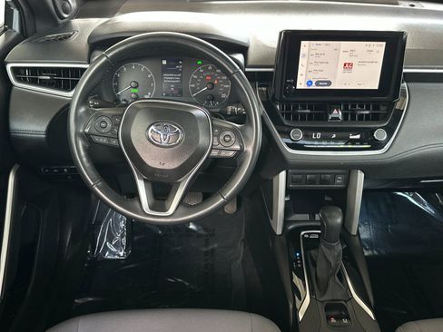 Used 2025 Toyota Corolla Cross AWD Hybrid w/ Moonroof Package image 13