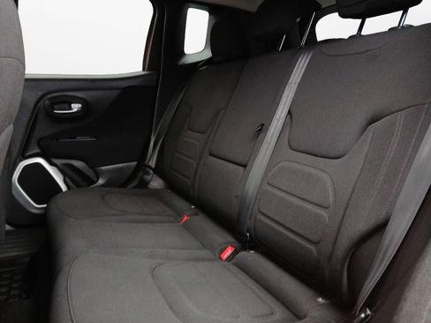 Used 2018 Jeep Renegade Latitude w/ Popular Equipment Group FWD image 22