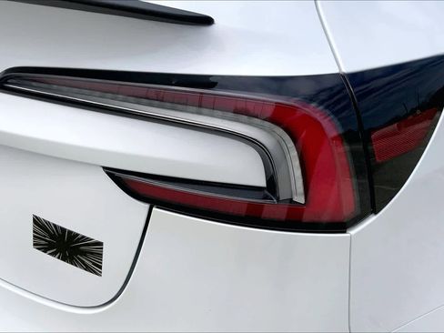 Used 2025 Tesla Model 3 Long Range image 29