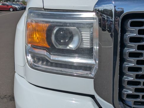 Used 2015 GMC Sierra 2500 Denali w/ Duramax Plus Package AWD/4WD image 39