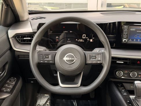 Used 2025 Nissan Kicks S AWD/4WD image 26