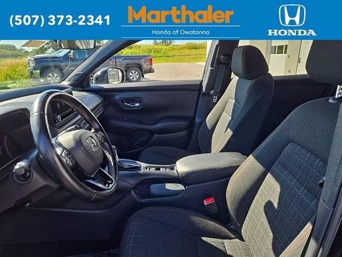 Used 2025 Honda HR-V Sport image 9