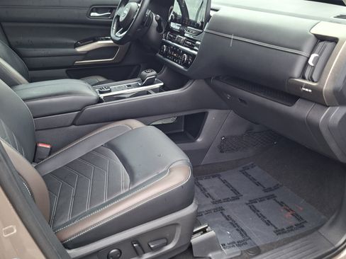 Used 2023 Nissan Pathfinder Platinum AWD/4WD image 24
