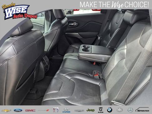 Used 2020 Jeep Cherokee Limited image 19