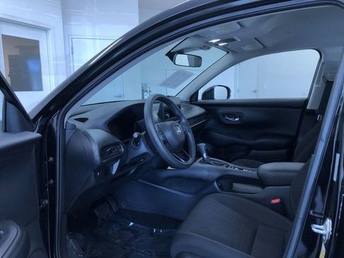 Used 2025 Honda HR-V LX image 10