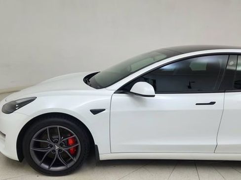 Used 2023 Tesla Model 3 Performance image 4