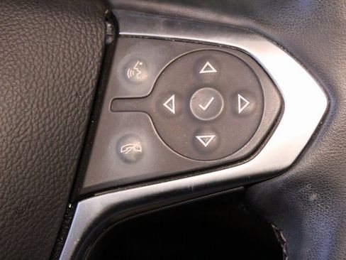 Used 2023 Chevrolet Traverse LT image 25