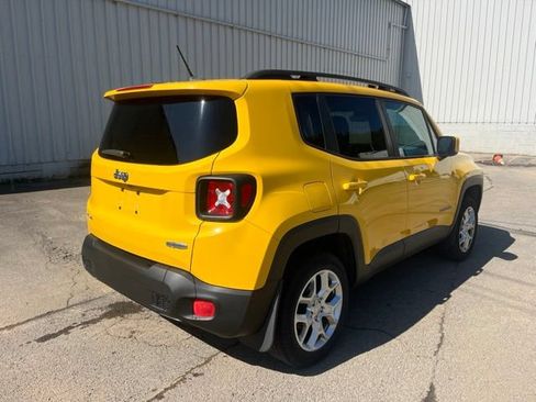 Used 2016 Jeep Renegade Latitude w/ Cold Weather Group AWD/4WD image 6