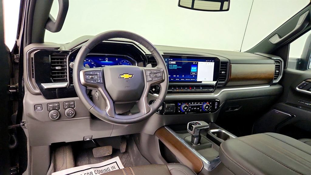 Used 2026 Chevrolet Silverado 1500 High Country w/ High Country Premium Package AWD/4WD image 13