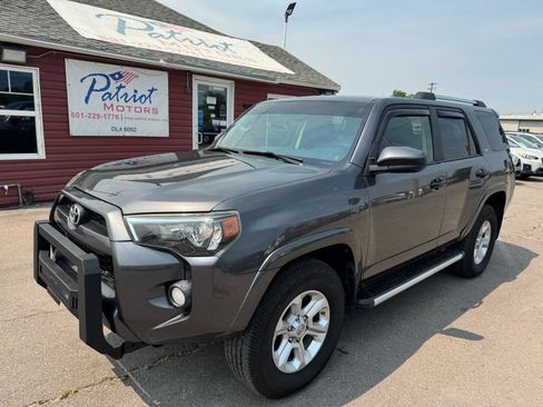 Used 2018 Toyota 4Runner SR5 AWD/4WD image 1