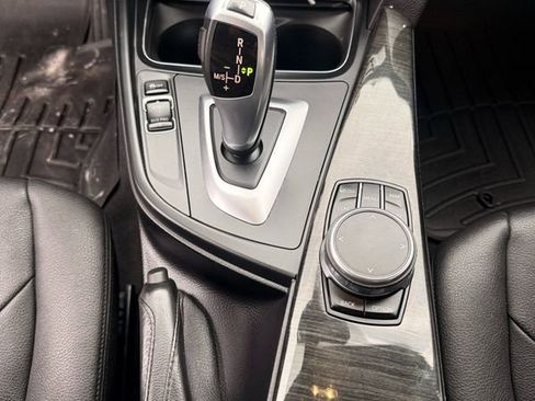 Used 2018 BMW 320i xDrive Sedan w/ Premium Package image 23