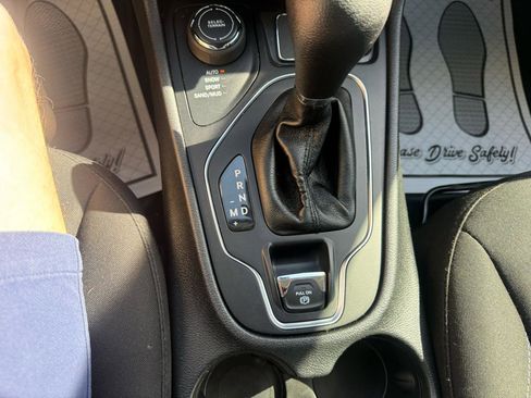 Used 2019 Jeep Cherokee Latitude w/ Popular Appearance Group AWD/4WD image 24