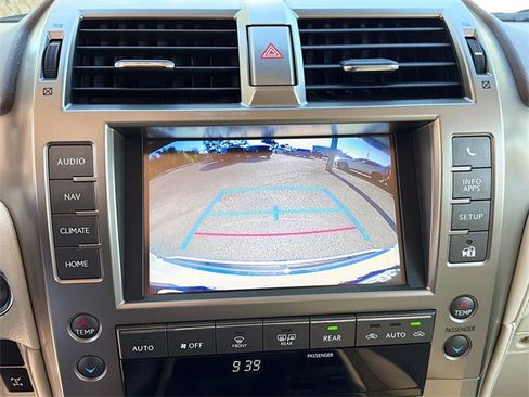 Used 2018 Lexus GX 460 image 32