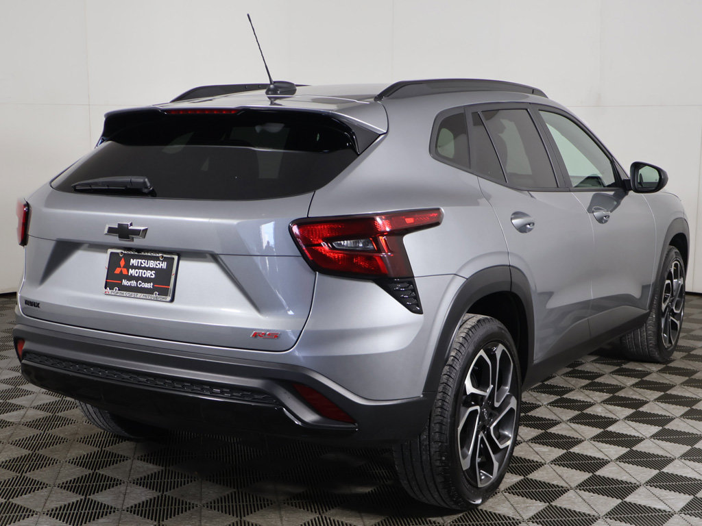 Used 2025 Chevrolet Trax RS FWD image 8