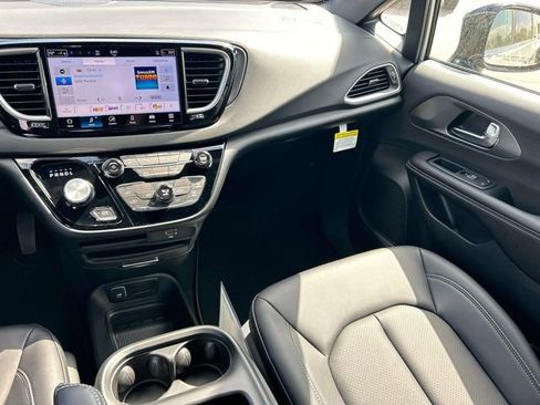 New 2026 Chrysler Voyager LX FWD image 15