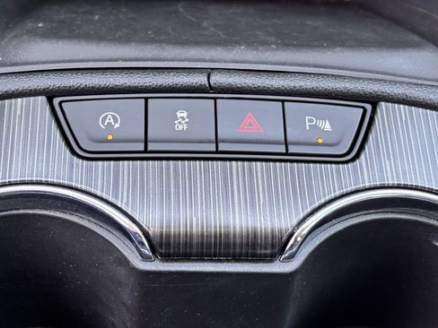 Used 2023 GMC Acadia SLT w/ Elevation Edition FWD image 18