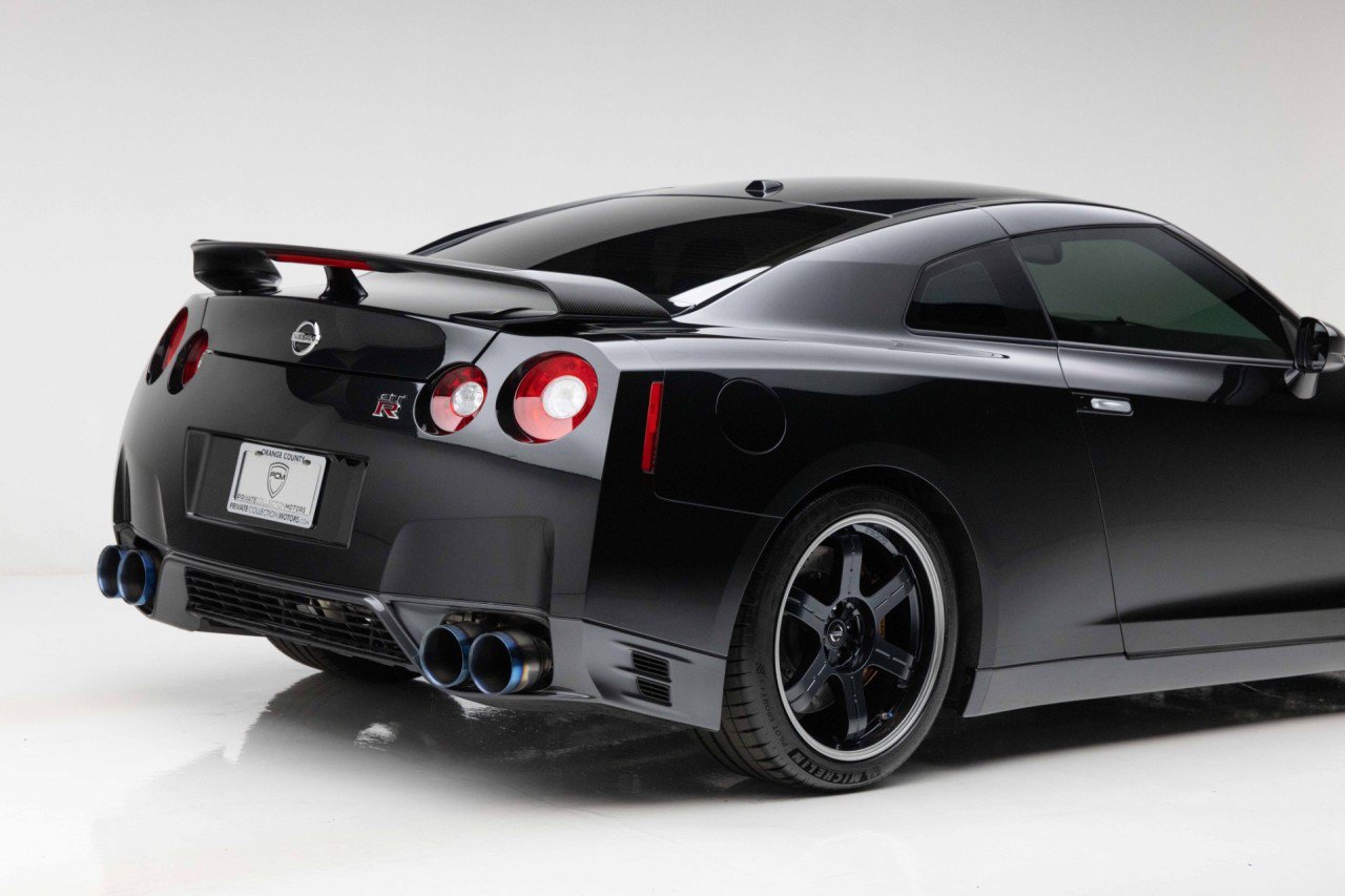 Used 2014 Nissan GT-R Black Edition AWD/4WD image 37