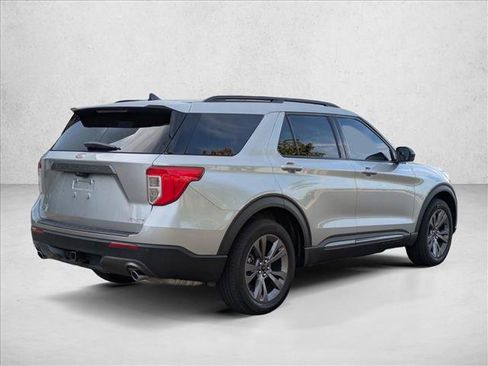 Used 2023 Ford Explorer XLT w/ Equipment Group 202A AWD/4WD image 5