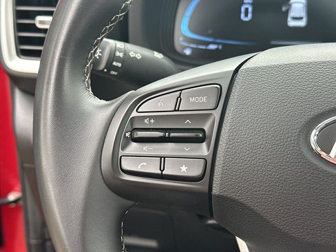 Used 2025 Hyundai Venue SEL FWD image 14