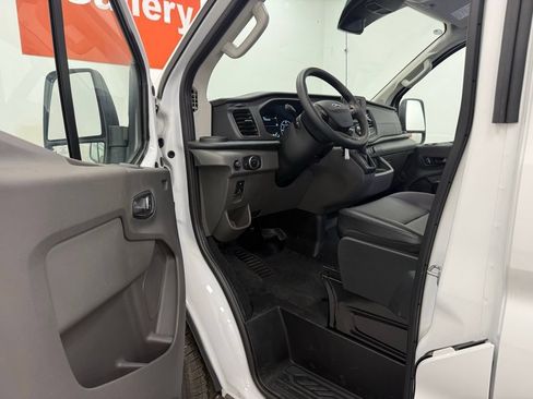 Used 2024 Ford Transit 250 Low Roof RWD image 10