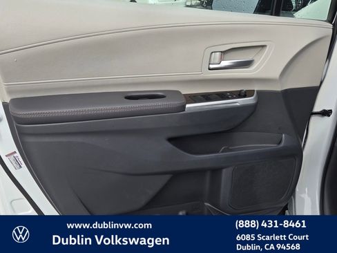 Used 2024 Toyota Sienna XLE image 10