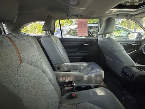 Used 2023 Toyota Highlander Bronze Edition AWD/4WD image 29
