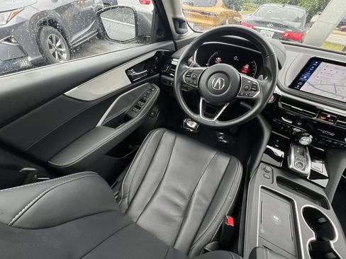Used 2025 Acura MDX SH-AWD w/ Technology Package image 4