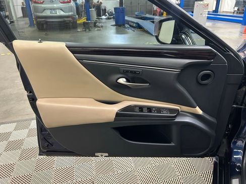 Used 2019 Lexus ES 350 w/ Premium Package FWD image 22