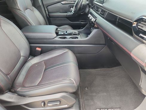 Used 2025 Honda Pilot Black Edition image 28