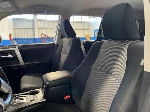 Used 2017 Toyota 4Runner SR5 AWD/4WD image 23