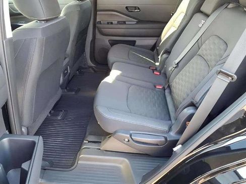 Certified 2025 Nissan Pathfinder S image 14