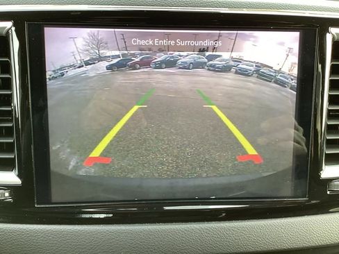 Used 2024 Chrysler Pacifica Touring-L image 24