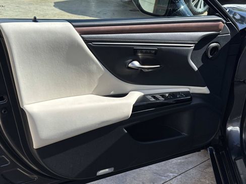 Certified 2025 Lexus ES 350 w/ Premium Package FWD image 19