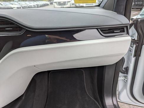 Used 2020 Tesla Model X Long Range AWD/4WD image 32