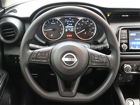 Used 2025 Nissan Kicks Play S image 25