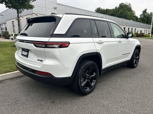Used 2023 Jeep Grand Cherokee Altitude AWD/4WD image 8