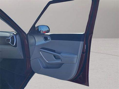 Used 2025 Kia Soul LX w/ LX Technology Package image 28