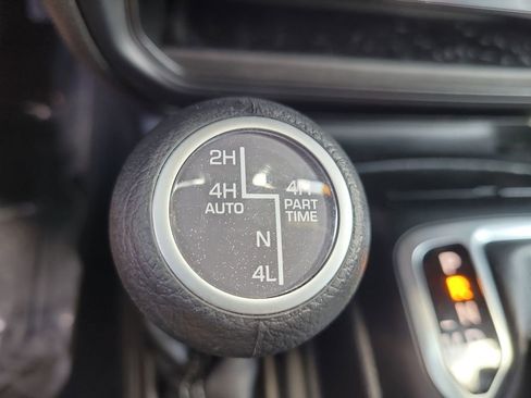 Used 2025 Jeep Wrangler Unlimited Sahara image 25