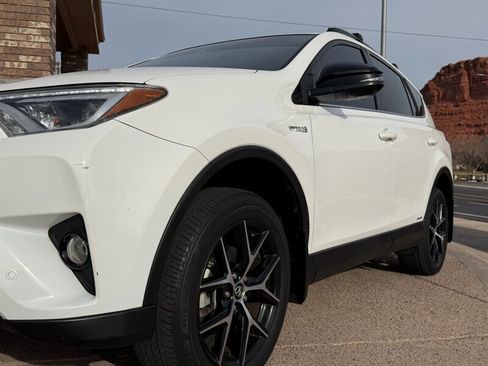 Used 2017 Toyota RAV4 SE image 22