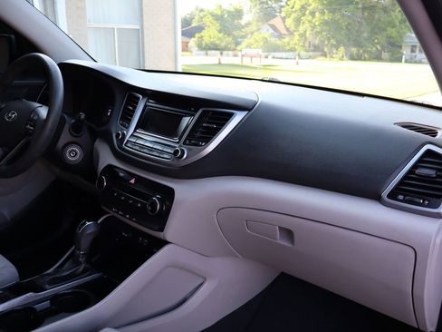 Used 2017 Hyundai Tucson SE image 16