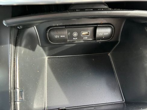 Used 2016 Kia Sorento LX w/ LX Convenience Package image 16